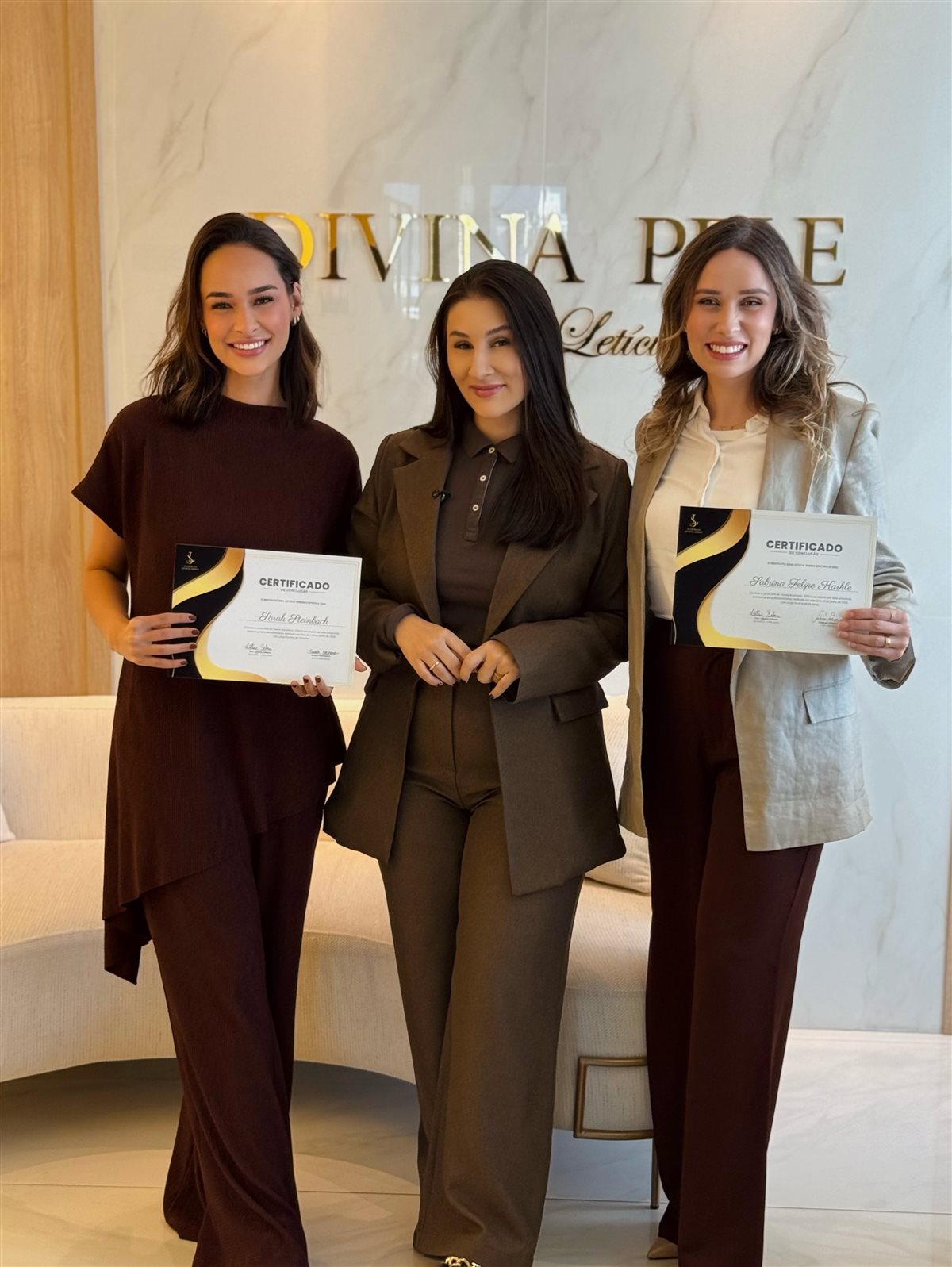 Dra. Letícia Sebem com alunas certificadas no Instituto Letícia Sebem